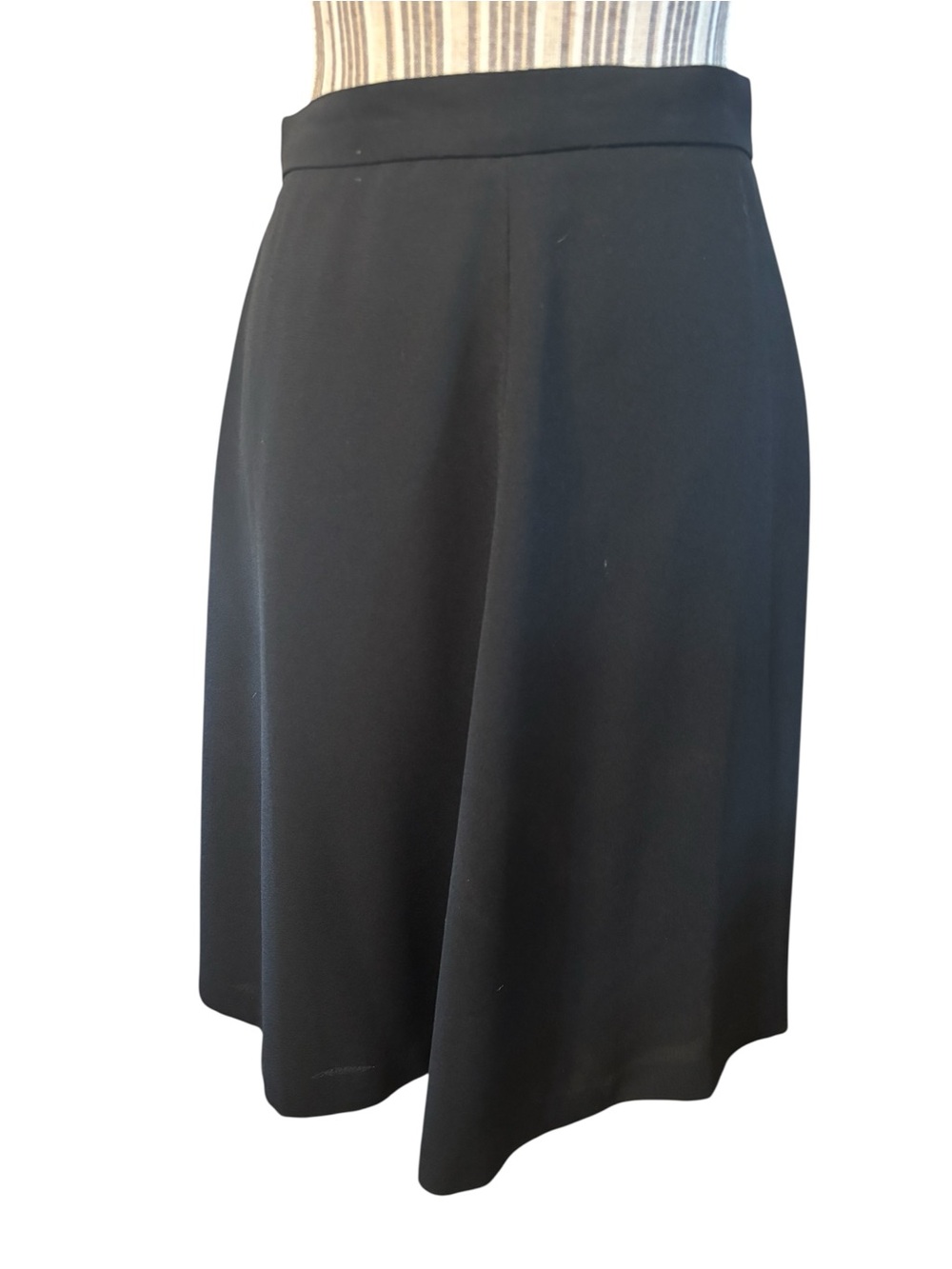 Chaus Skirt Size 8 Black A-Line Midi Knee-Length Lined Back Zip Hook Classic